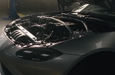 Motor és karosszéria részlete az autóműhely-koncepcióból